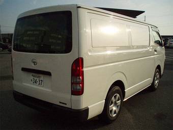 2004 Toyota Regius Ace Pictures