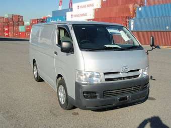 2005 Toyota Regius Ace Photos