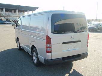 2005 Toyota Regius Ace Photos