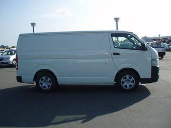 2005 Toyota Regius Ace Pics