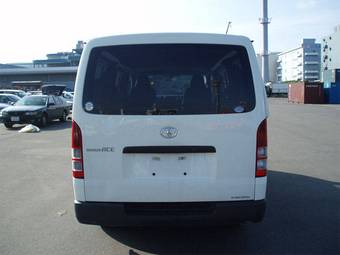 2005 Toyota Regius Ace Pictures