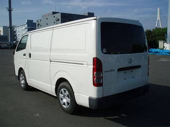 2005 Toyota Regius Ace Photos