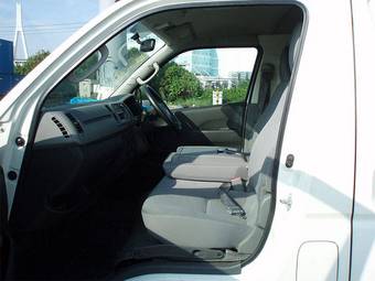 2005 Toyota Regius Ace Pictures