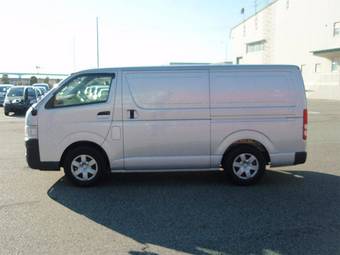 2005 Toyota Regius Ace Pictures