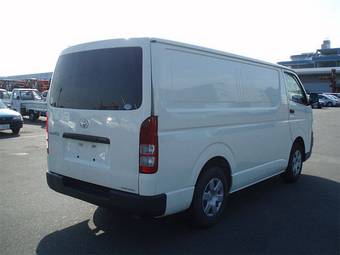 2005 Toyota Regius Ace Photos