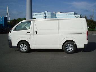 2005 Toyota Regius Ace Photos