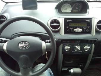 2003 Toyota Scion Pictures