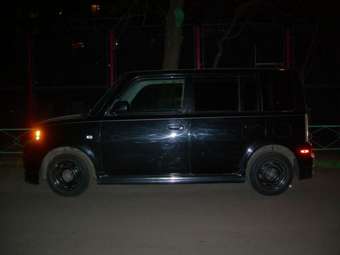 2004 Toyota Scion Pictures