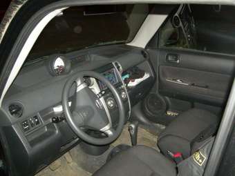 2004 Toyota Scion Pictures