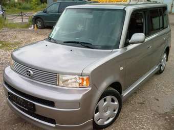 2004 Toyota Scion Pictures
