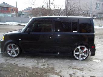 2004 Toyota Scion Pictures