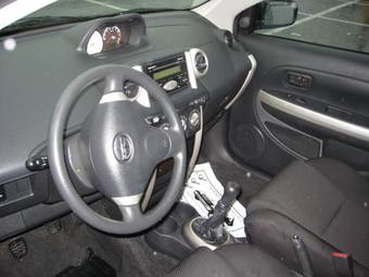 2004 Toyota Scion Photos
