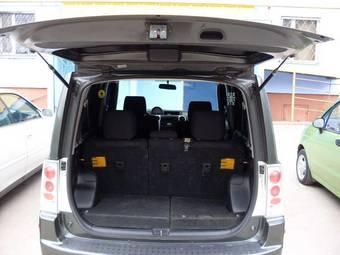 2004 Toyota Scion Pictures