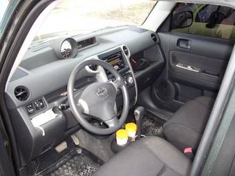 2004 Toyota Scion Pictures