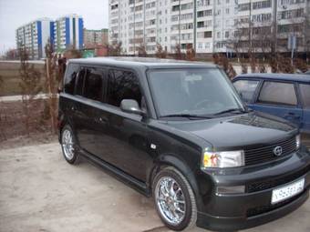 2004 Toyota Scion Pictures