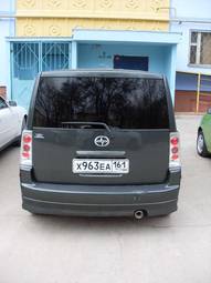 2004 Toyota Scion Pictures