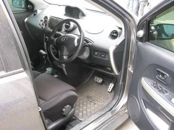 2004 Toyota Scion Photos