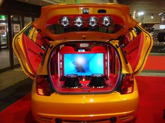 2004 Toyota Scion Pictures