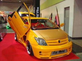 2004 Toyota Scion Pictures