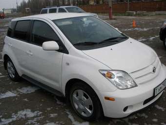 2005 Toyota Scion Pictures