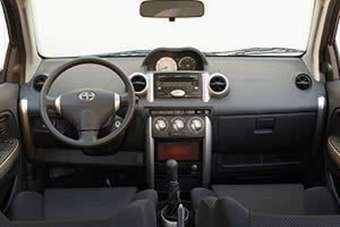 2005 Toyota Scion Photos