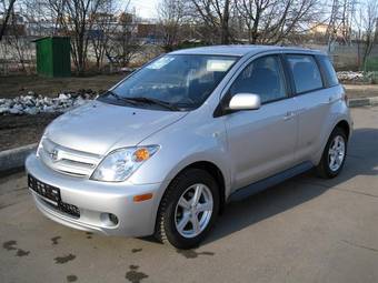 2005 Toyota Scion Pictures