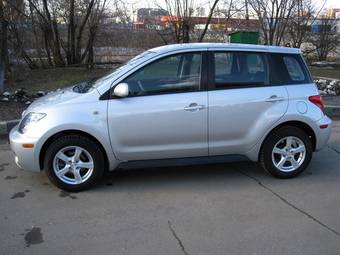 2005 Toyota Scion Pictures