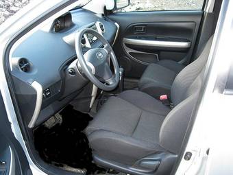 2005 Toyota Scion Photos