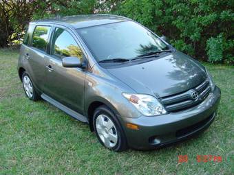 2005 Toyota Scion Photos