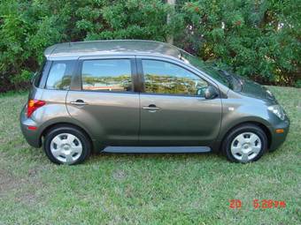 2005 Toyota Scion Pictures