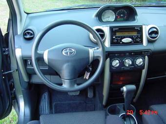 2005 Toyota Scion Photos