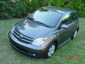 2005 Toyota Scion Pictures