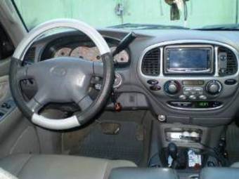 2002 Toyota Sequoia Pictures