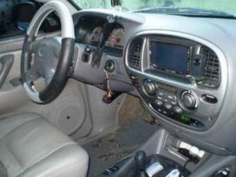 2002 Toyota Sequoia Pictures