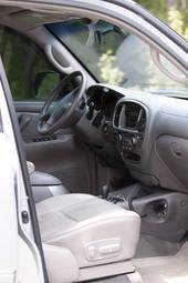 2002 Toyota Sequoia Pictures