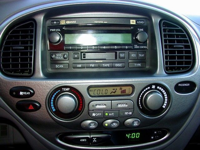 2003 Toyota Sequoia Pictures