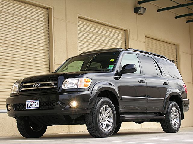 2003 Toyota Sequoia Pictures