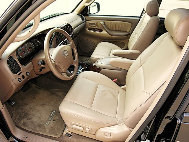 2003 Toyota Sequoia Pictures