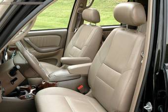 2003 Toyota Sequoia Pictures