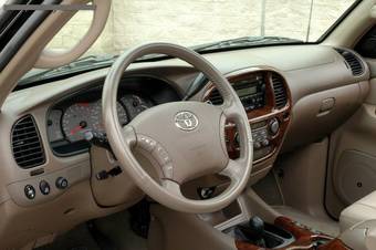 2003 Toyota Sequoia Pictures