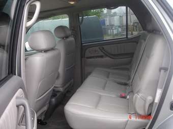 2003 Toyota Sequoia Pictures