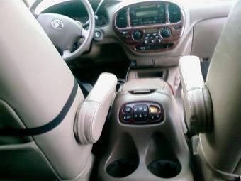 2003 Toyota Sequoia Pictures