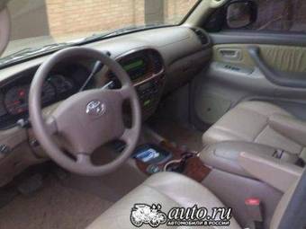 2003 Toyota Sequoia Photos