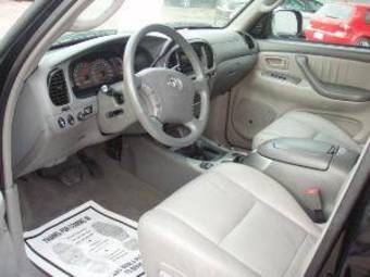 2003 Toyota Sequoia Pictures