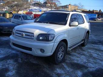 2004 Toyota Sequoia Pictures