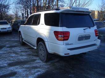 2004 Toyota Sequoia Pictures