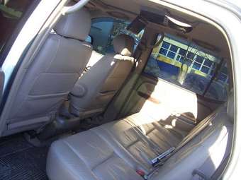 2004 Toyota Sequoia Photos