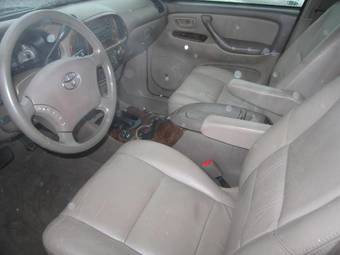 2004 Toyota Sequoia Photos