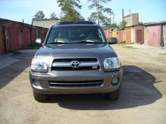 2004 Toyota Sequoia Photos