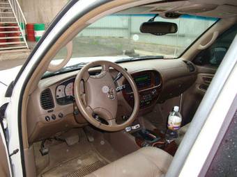 2004 Toyota Sequoia Photos